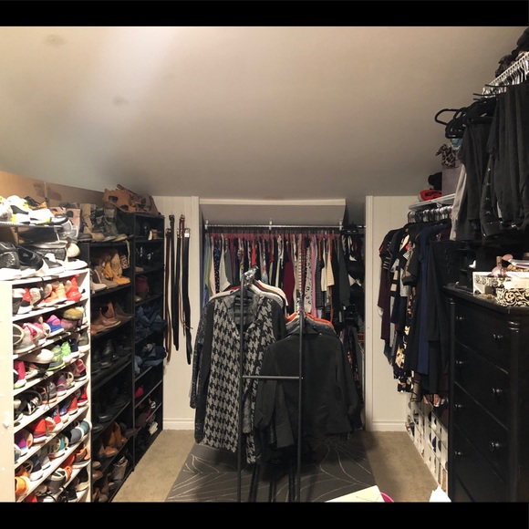 Meet your Posher, Kandise 👋🏻👋🏻👋🏻 - Picture 3 of 7